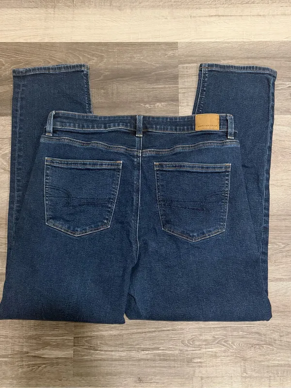 American Eagle Women’s High Rise Med Wash Blue Denim Mom Jeans Size 12 Reg - Image 10