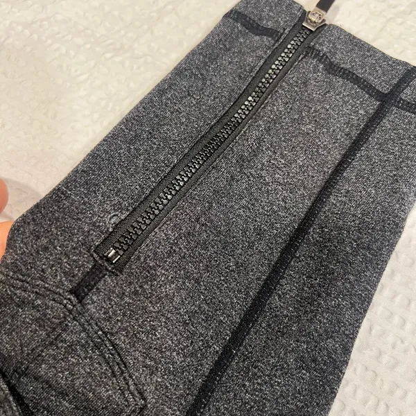 Lululemon Scenic Route 7/8 Tight leggings in gray size 8 women - Image 3