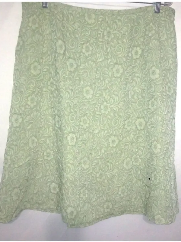 Miss Dorby 18W Workwear Textured Floral A-Line Mini Skirt Plus in Sage Green - Image 7