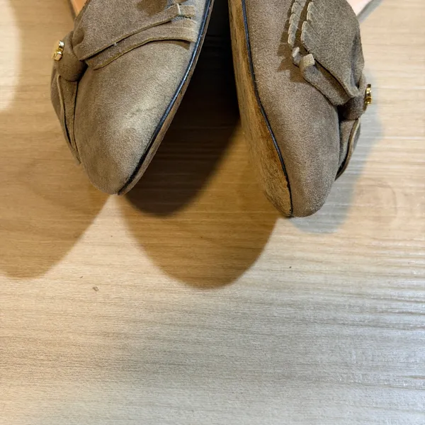Kate Spade Wedge Heels Womens 8M Taupe Suede‎ Bow Fringe Dress Shoes - Image 7