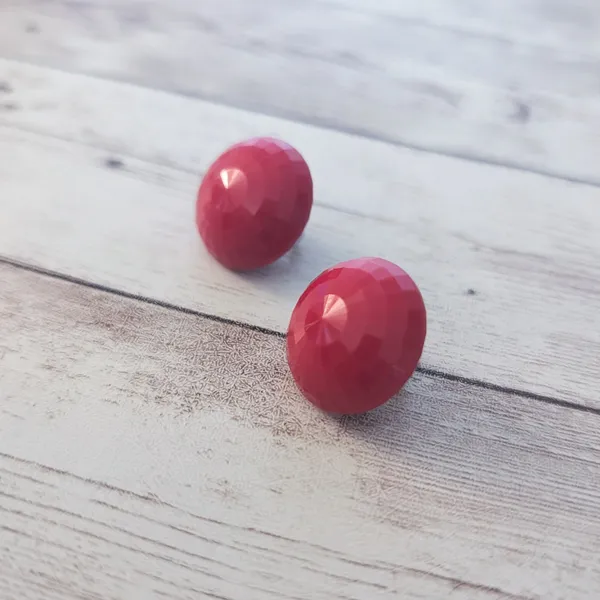 Vintage Dalshem Clip On Earrings Red Faceted Circle 7/8" - Image 3