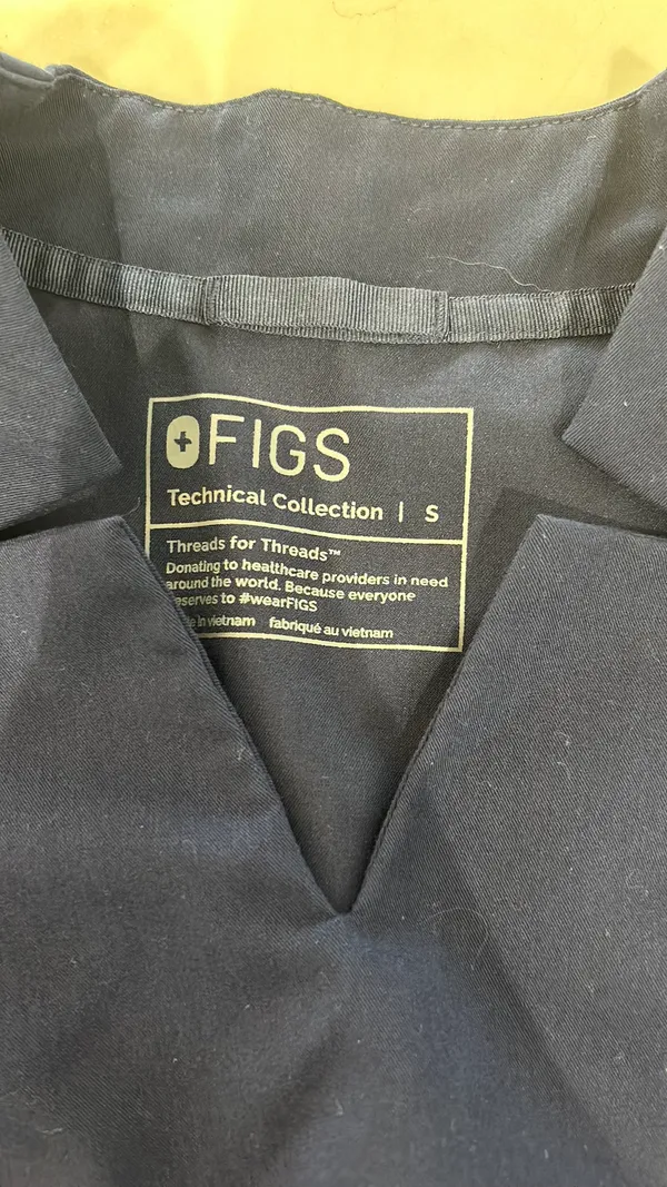 FIGS navy blue top - Image 3
