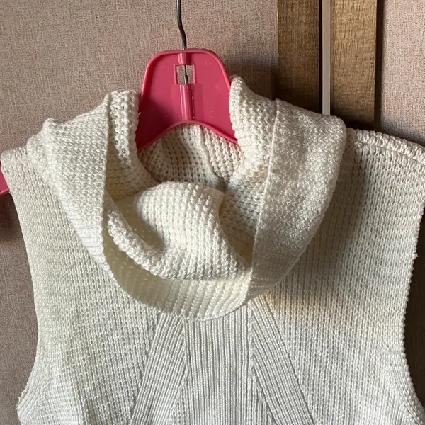 FINAL MARKDOWN White House Black Market Soft Cream cowl neck Sweater medium - Image 5