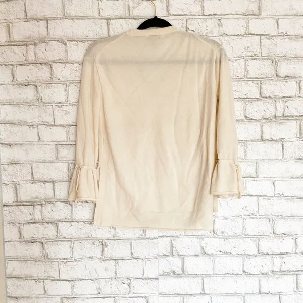 J. Crew V Neck Cream Ruffle Sleeve Sweater XS - Image 2