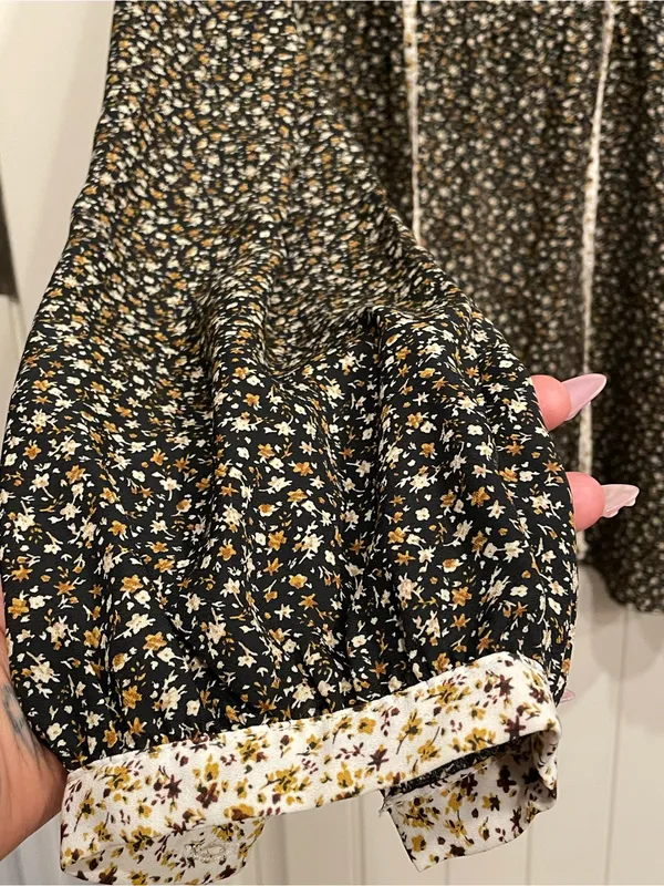 Hem & Thread Black Floral Long-Sleeve Peasant Blouse - Image 4