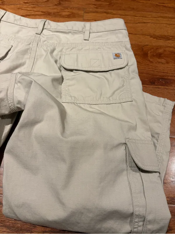 Carhartt Women’s SZ 8 Cropped Cargo Pants in Light Khaki - Image 3