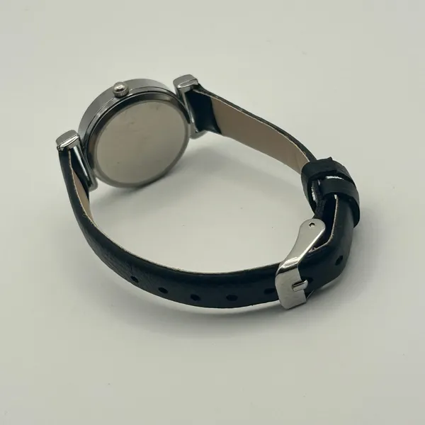 Women’s Silver Classic Quartz Watch Black Leather Working - Image 5