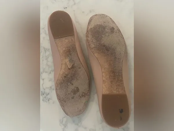 Tory Burch Blush Nude Leather Ballet Flats with Gold Logo Size 6 - Image 10
