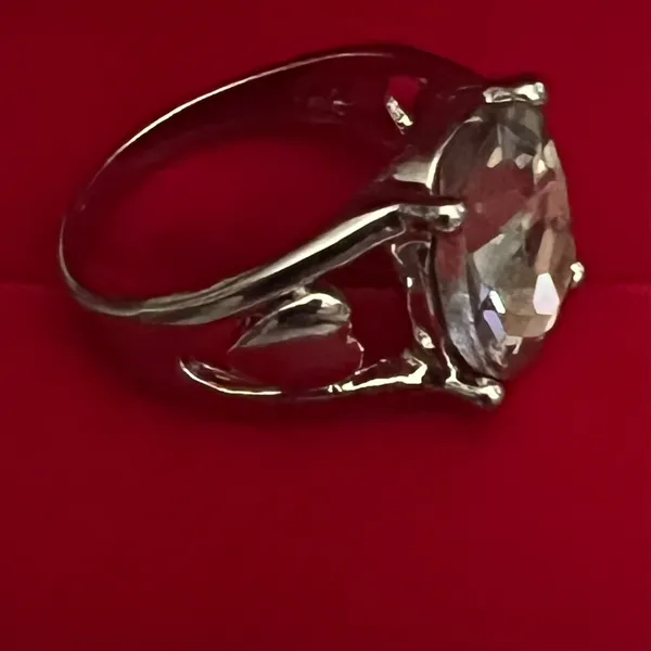 &merci Elegant/Classic Design Sparkling Gemstone w/ Small Heart Design Ring Size 8 - Image 3