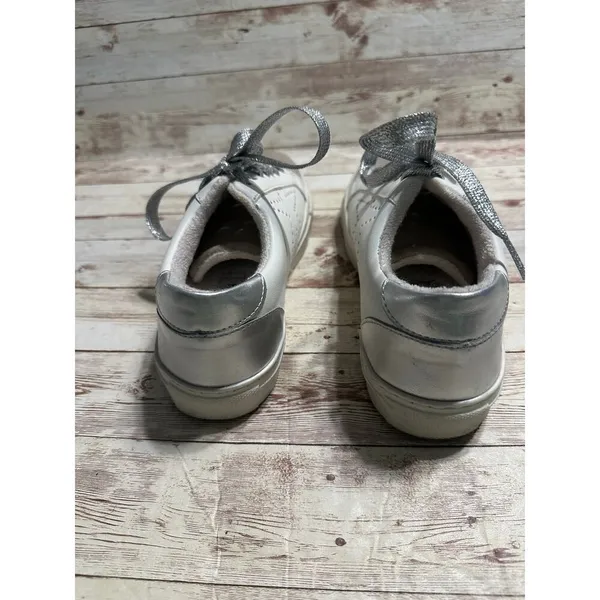 Steve Madden Lace Sneakers Women's Size 6.5 White Silver Sparkle Laces Beige - Image 6