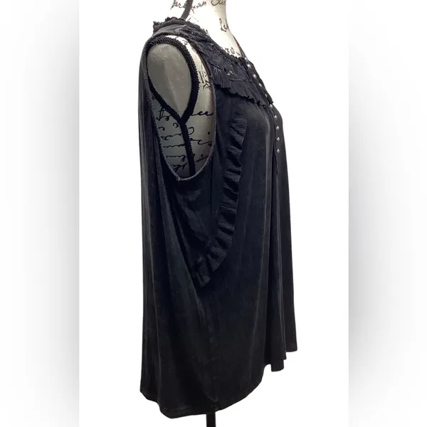 White birch Black Acid Wash Lace And Ruffle sleeveless Blouse Size Medium - Image 3