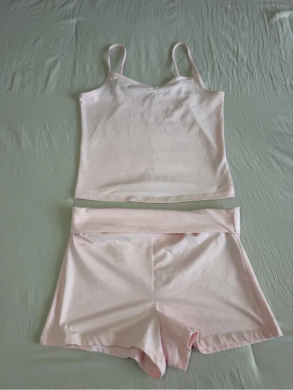 LA Glow Ribbed High-Waist Bike Shorts set in Pale Pink - Image 3