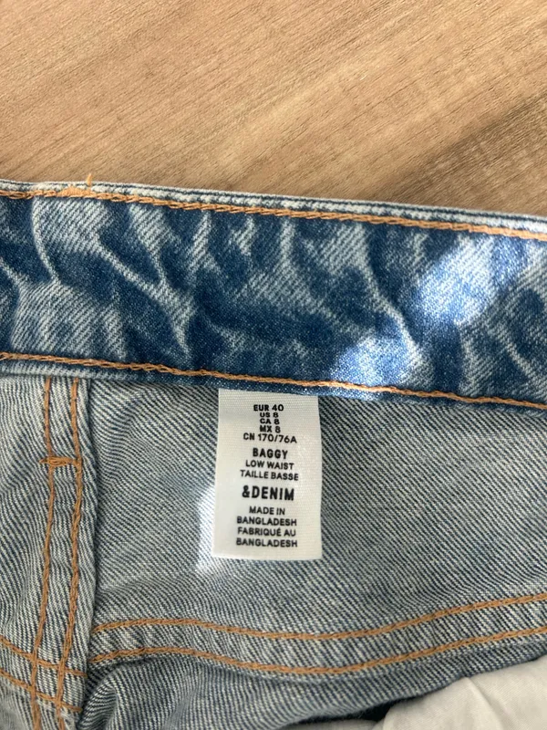 H&M Low-Rise Boyfriend Jeans - Image 2