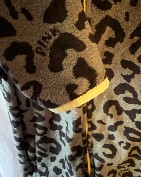 PINK Victoria's Secret Gray Leopard Print Fleece Jacket - Image 5
