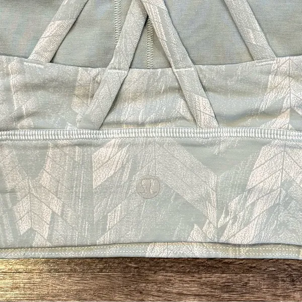 Lululemon Energy Longline Sports Bra Light Green Size 4 Excellent Condition - Image 3