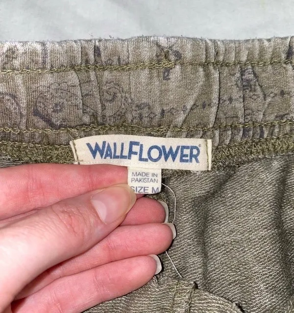 NEW Shorts Green Size M - Image 4