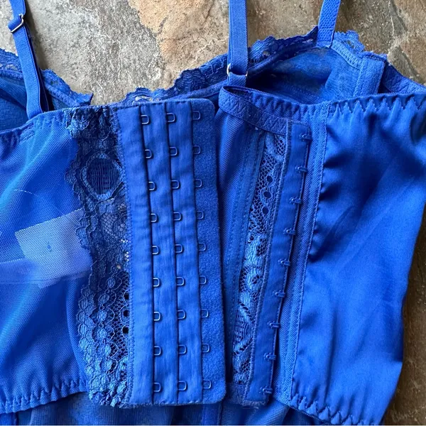 BDG Urban Outfitters Lace and Satin Corset Crop Top NWT Size Medium Royal Blue - Image 7
