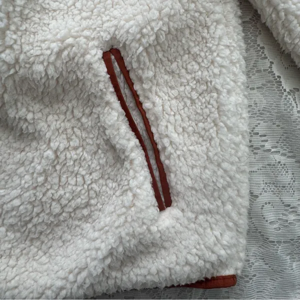 Universal Threads Cozy Sherpa Button Up Jacket Cream With Burnt Orange Detail - Image 4