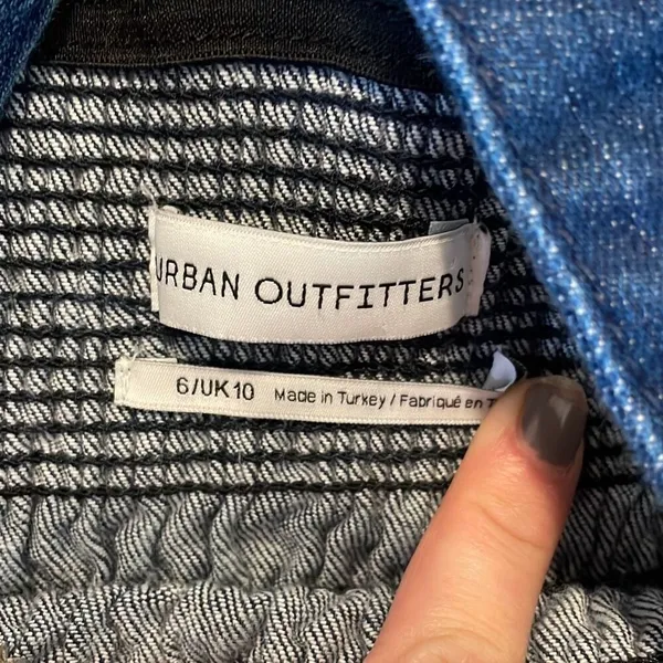 Urban Outfitters denim smocked mini dress size 6 - Image 7