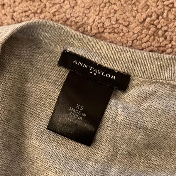 ‎Ann Taylor xs grey cardigan - Image 7