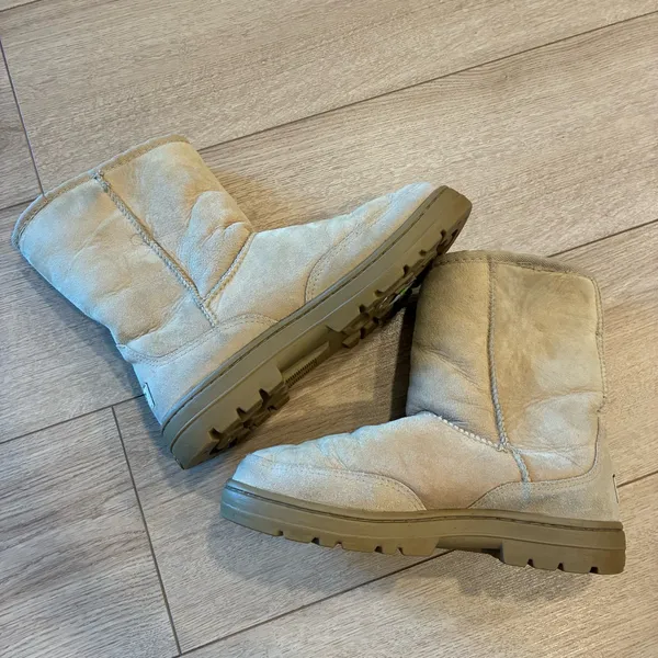 Ugg Australia Women’s Ultra Short Suede Shearling Boot Sheepskin Wool Size 9 - Image 3