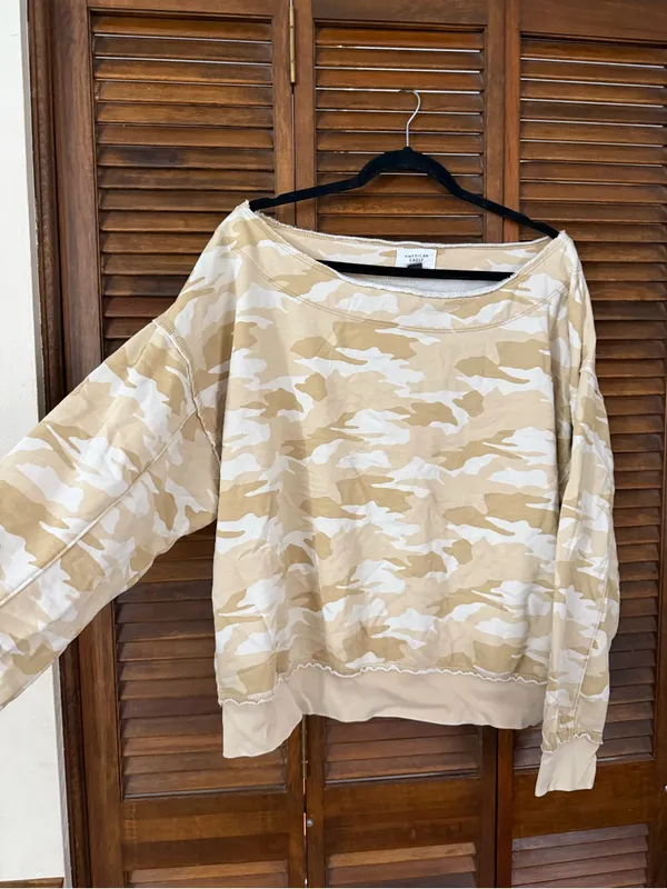 American Eagle Camo Off-Shoulder sweater - Image 3