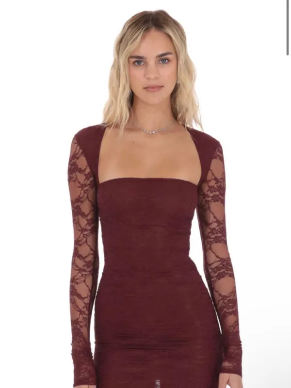 Lucy in the Sky burgundy lace long sleeve dress brand new only worn to try on #lace #burgundy #eveningwear #hoco - Image 2