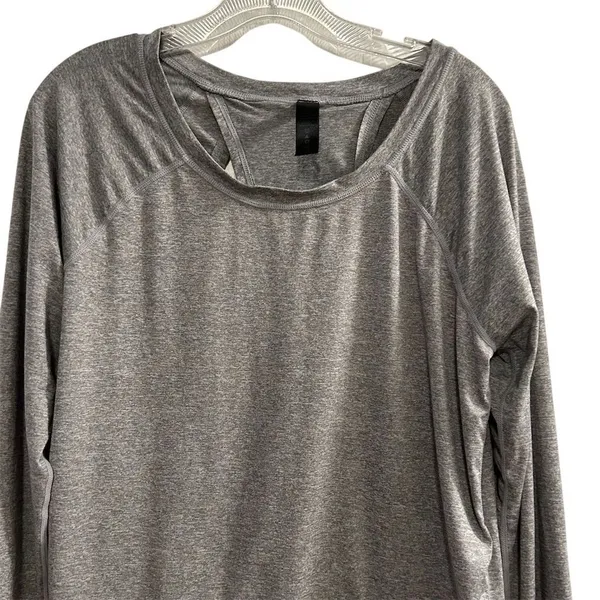 Yogalicious Women's Gray Long‎ Sleeve Top Open Back Thumb Holes Size M - Image 2