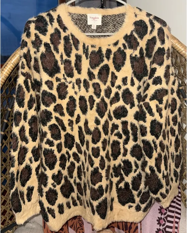 Boutique cheetah Sweater - Image 3