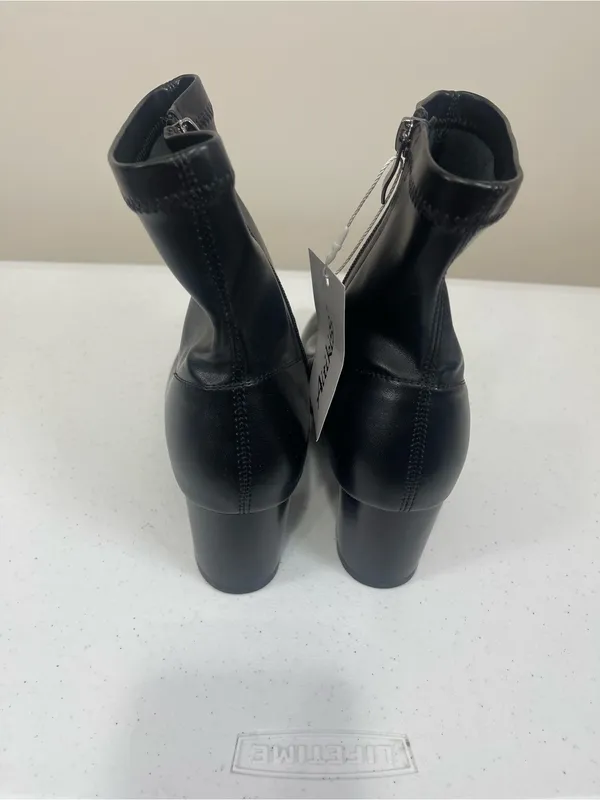 Women's Black Pointed Toe Stretch Ankle Boots Size 8 - Image 5