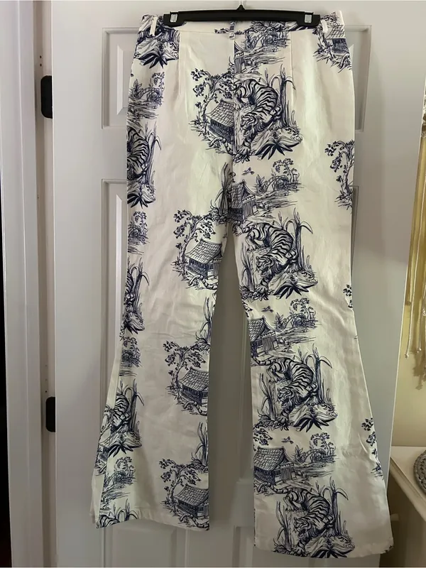 White & Navy Toile Tiger Print Women’s Gameday Pants - Image 2