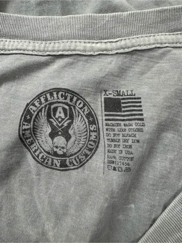 Affliction Distressed Flag Skull V Neck Shirt Women’s XS - Image 4