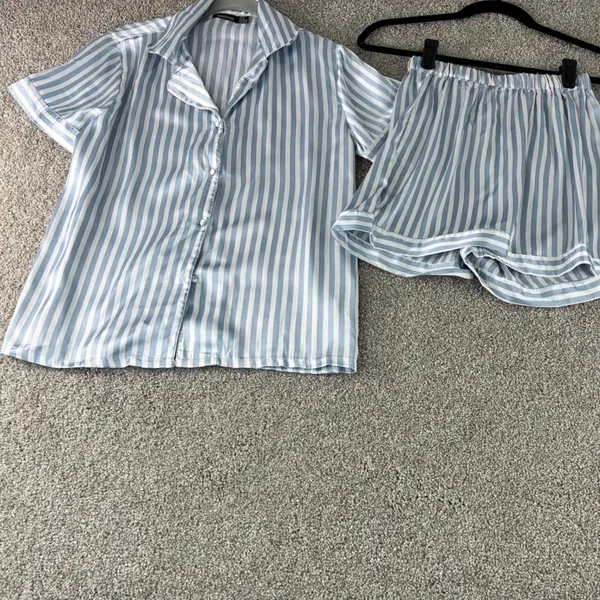 Boohoo Womens Pajama Set Size 2 Blue White Striped Shirt Shorts Sleepwear Lounge - Image 2