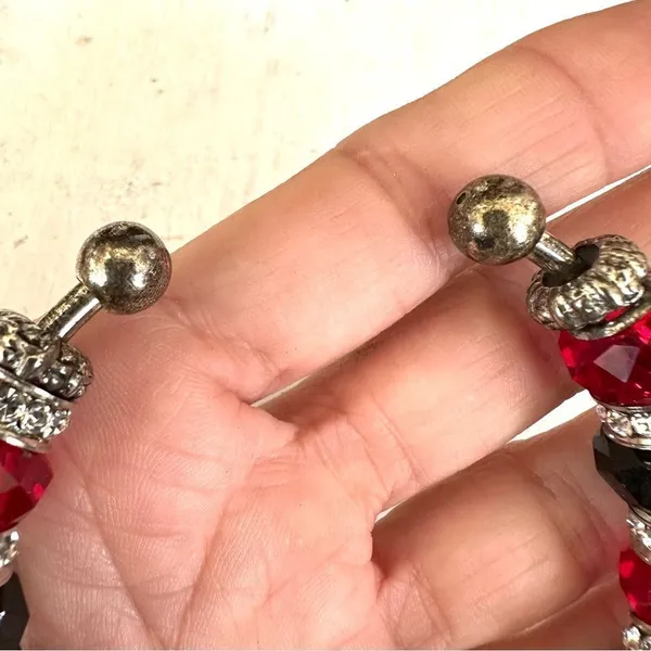 Silver tone black red and silver rhinestone beaded bracelet - Image 8