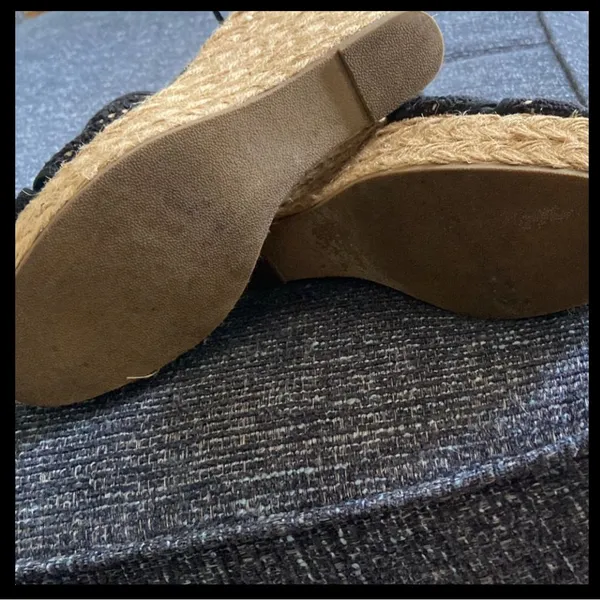 Steve Madden Black and Tan Wedge Sandals - Image 5