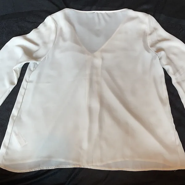 Forever 21 Cream Color Long Sleeve V Neck Blouse with pleated front size L - Image 7