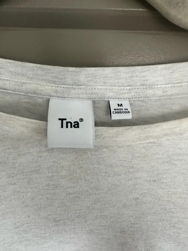 Aritzia TNA white cropped t shirt - Image 3