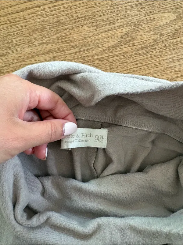 Abercrombie pants - Image 3