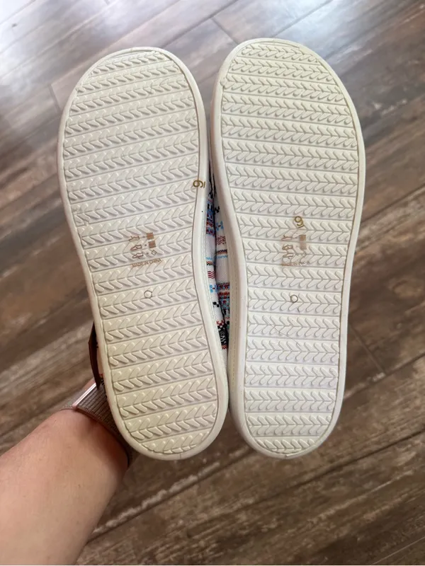 Funky Monkey southwestern striped patterned slip on sneakers women’s size 9 - Image 4