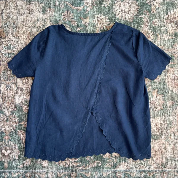 J.Crew 100% Linen Top 6 Navy Eyelet Scalloped Preppy Coastal Nautical Cottage - Image 2