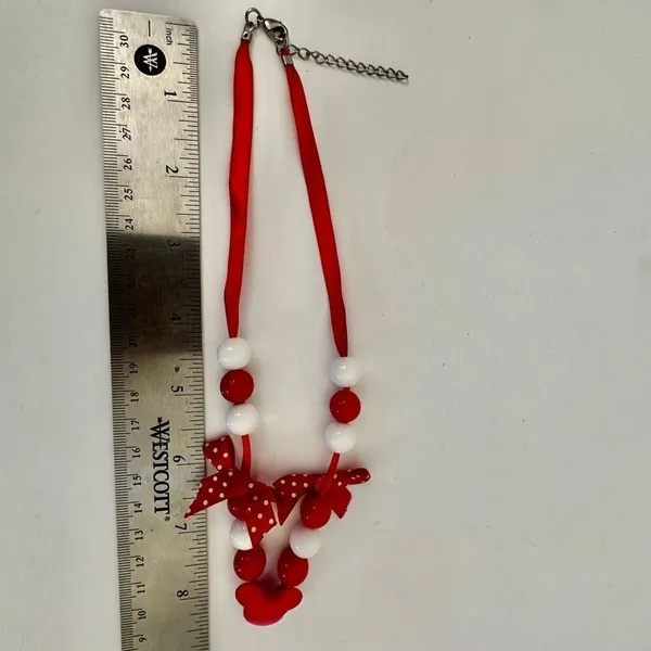 Disney red and white beaded mini mouse bow necklace - Image 4