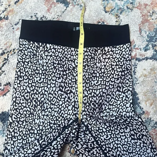 ULTRACOR Leggings Size Small EUC Black White Animal Print Smooth Sleek Yoga - Image 3