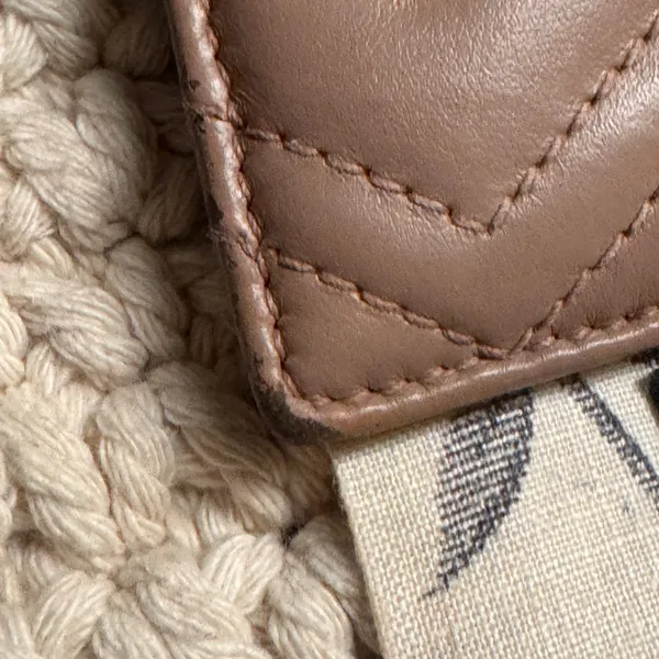 Gucci Taupe Leather Card Holder with GG Logo - Image 6