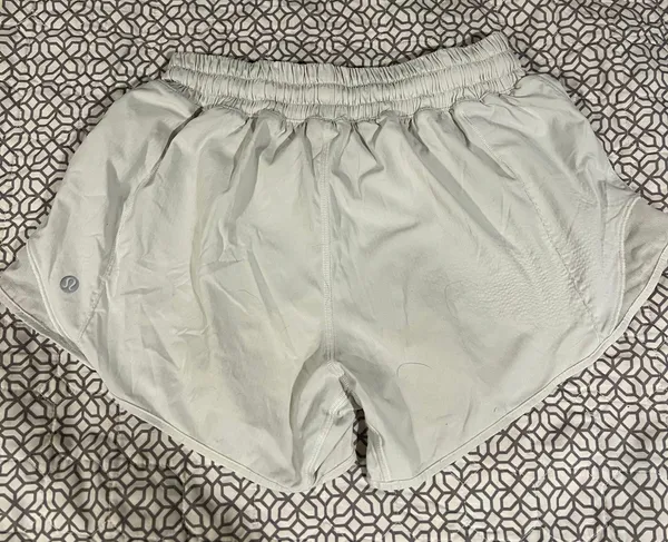 Lululemon Hotty Hot Short 2.5” - Image 2