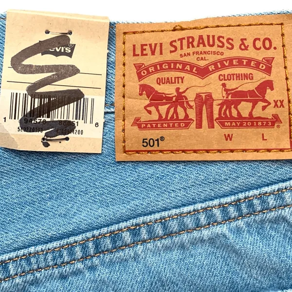 Levis 501 Distressed Cutoff Denim Shorts Medium Wash NWT 28 Inch Waist Boho - Image 6