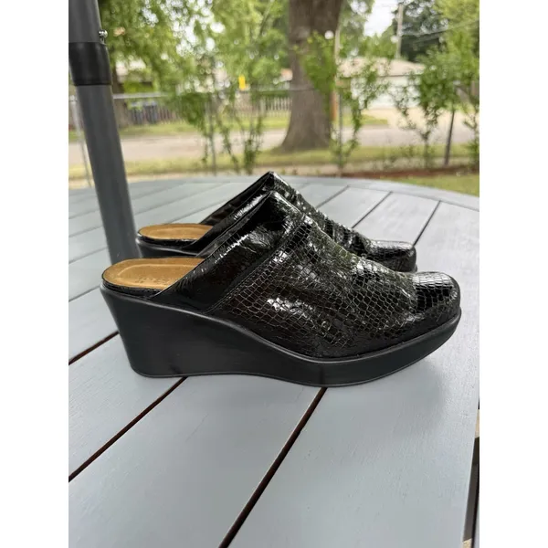 NAOT Black Croco Patent Leather Mules Slip on Clogs Women’s Wedge Shoes Size 11 - Image 2