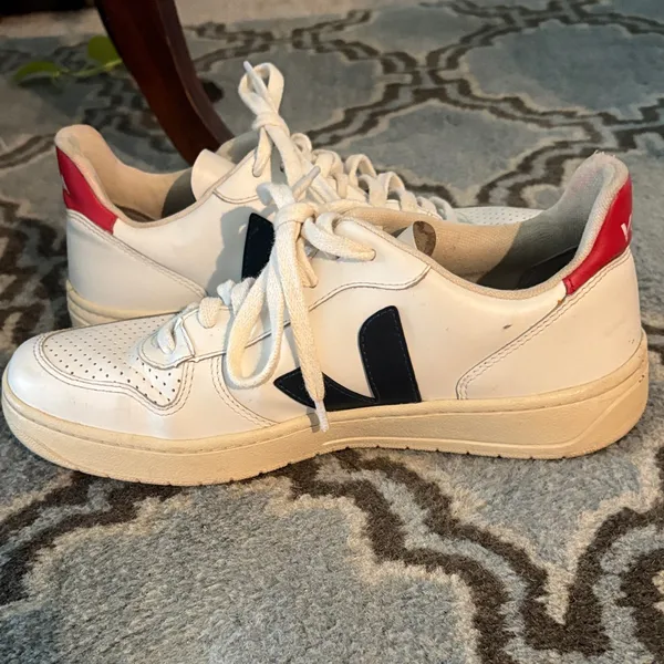 Veja woman or Men's White VEJA with Black& Red accents - Image 6