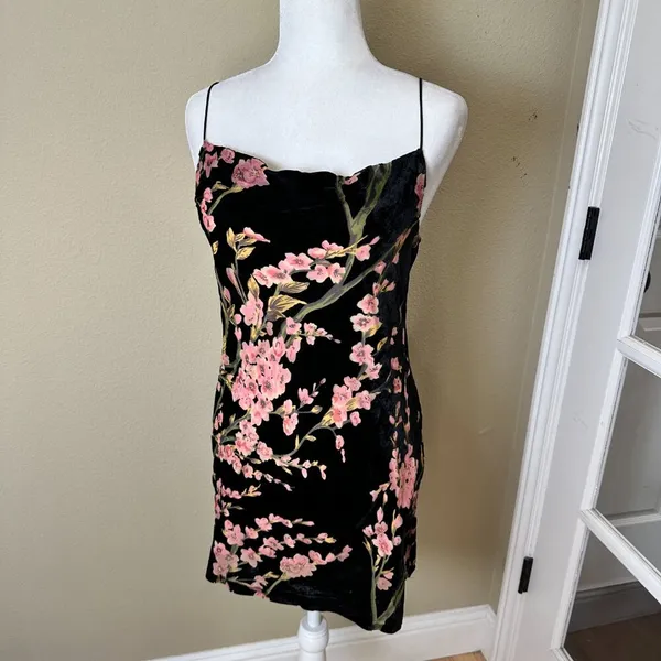NWT PEPPERMAYO Floral Velvet Burnout Drape neck Mini Dress Size 6 - Image 2