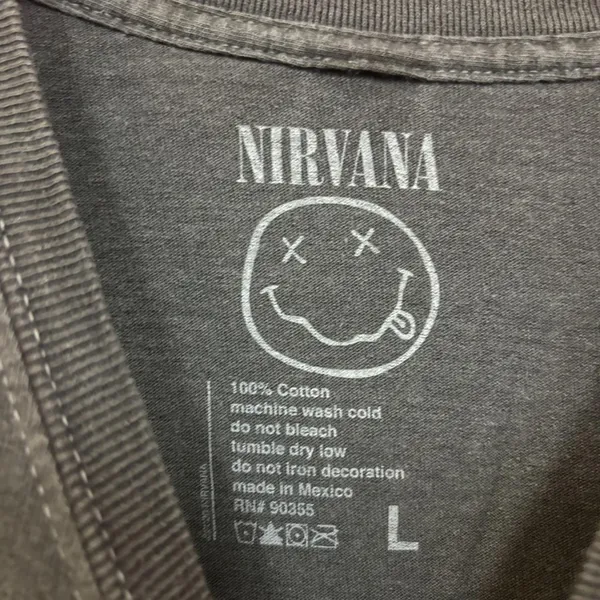 Nirvana Never Mind Live Grunge Tshirt Size Large  - Image 4