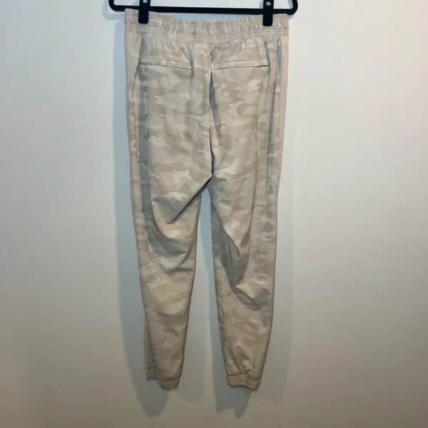 Athleta Brooklyn Jogger Pants Abalone Beige Camo Athletic Pockets Stretch Fall 8 - Image 13